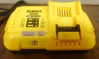 Nový set DeWalt DCB118X3 - 3X DCB547 +nabíječka DC118 - 6