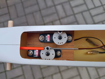 Starší ale cca nový větroň elektro motor - 6