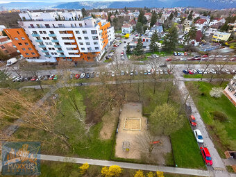Pronájem útulného bytu 1+kk (24,2 m2) s patrem na spaní v Pr - 6