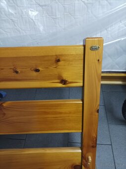 Značková postel z masivu - 6
