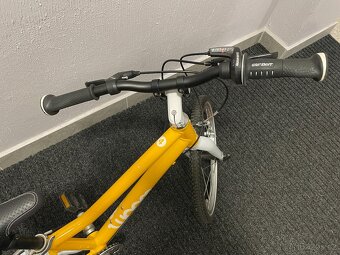 Woom 4 žluté se stojánkem - 6