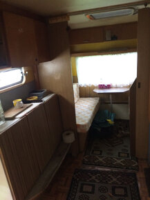Starý karavan, špatný stav, bez spz - 6