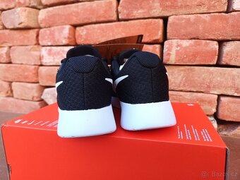 Dámské tenisky na běhání Nike Tanjun, velikost 40 - 6