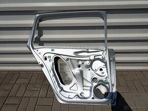 Škoda Rapid SPACEBACK levé zadní dveře 5JJ 833 311 - 6