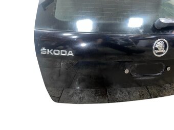 Páté dveře černá metalíza LF9R Škoda Octavia 3 kombi 2017 - 6