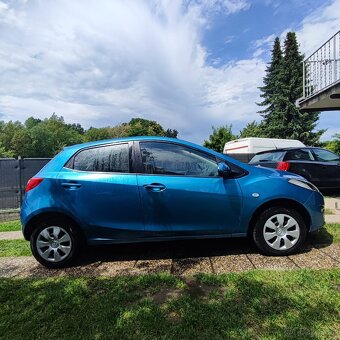 Mazda 2 1.3 benzín 55kw  rok 2011 top model - 6