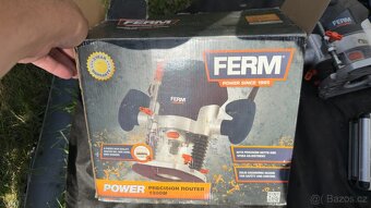 FERM PRM1015 - Horní frézka 1300W + sada frézek - 6