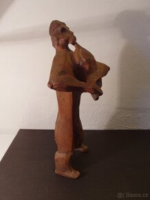 Socha z pálené hlíny - Dudák - 33 cm. - 6