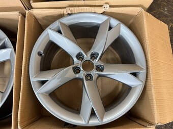 ORIGINÁLNÍ ALU KOLA AUDI A5 8T0601025F ET 32 8.5Jx19H2 - 6
