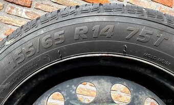 Plechové disky kol 14´ obuté novými pneumatikami. - 6