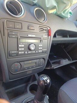 Rozpredám Ford Fusion 1.4 59kw FXJA - 6