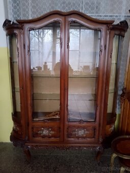Vitrína - 6