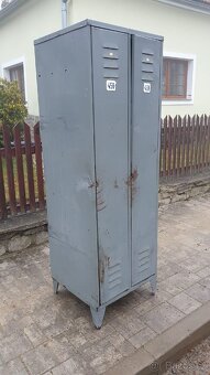 Kovová šatní skříň - 6