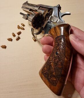 revolver flobertka Alfa Brno chrom a dřevo 6mm - 6