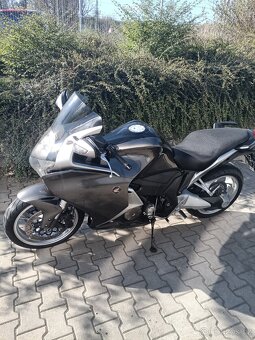 Honda vfr 1200f - 6