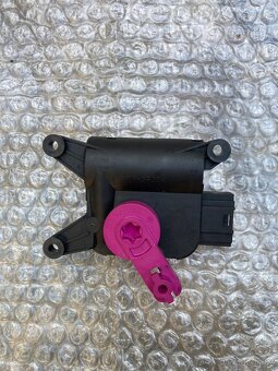 Servomotor nastavení klimatizace VW - 6
