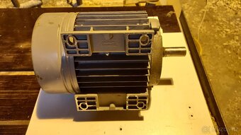 Elektromotor 550W, 910 otáček - 6