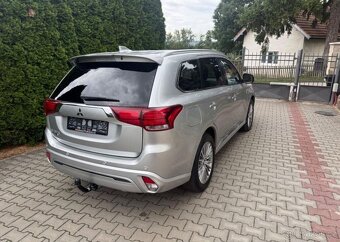Mitsubishi Outlander 2,4 PHEV Top 4WD odpočet DPH hybridní - 6