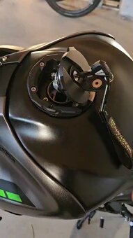 SW-Motech tank ring Kawasaki Z900 MY2025 - 6