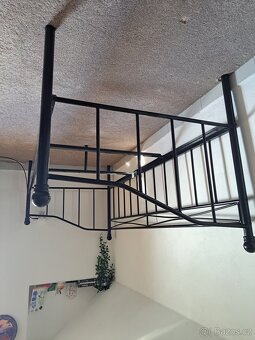 Kovová postel 90x200 + rošt z masivu - 6