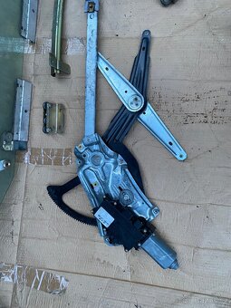 Díly z pravých dveří bmw e36 coupe - 6