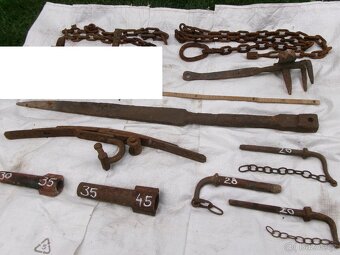 prodám díly z koňského kočáru. Nádrže na PHM, odčerpávací ru - 6