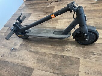Elektrická koloběžka Xiaomi Mi Electric Scooter Essential - 6