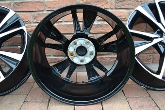 5x114,3 R18 Hliníkové disky Originál Toyota C-HR 2 - 6