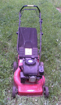 Prodám sekačku s pojezdem Hecht - 6