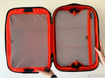 Thule Subterra roller 36 l na náhradní díly. - 6