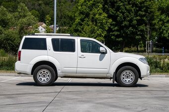 Nissan Pathfinder 2.5 dCi SE - 6