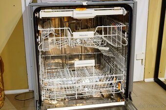 Miele myčka nerezová vestavná G 6300 SCi, tři koše - 6