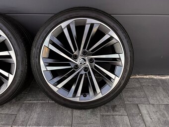 Originál Škoda Superb 235/40 r19 Bridgestone - 6
