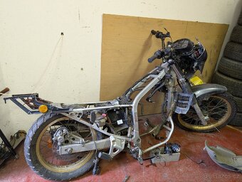 Díly z komletní motorky transalp 600 - 6