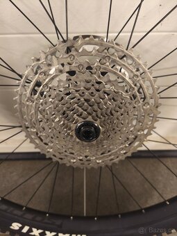 Prodám kompletní zadní kolo Syncros - 6