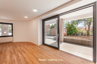 Pronájem luxusně zrekonstruovaného Atelieru 1kk ve vile Anna - 6