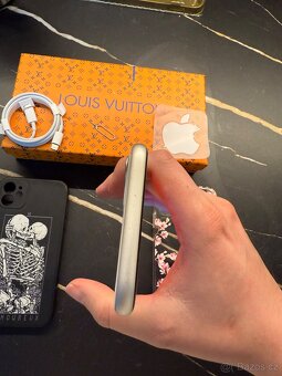 iPhone 11 - 256gb + příslušenství - 6