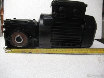 SEW-NOVÁ úhlová ektropřevodovka 400V.0,12kw.23ot.min. - 6