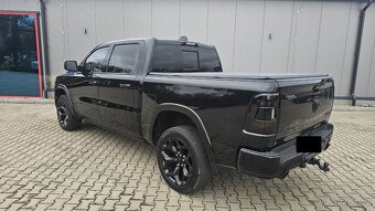 Dodge Ram 1500 Limited Black Head-up pneumatika - 6