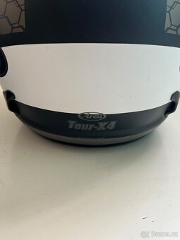Helma na motorku Arai - 6