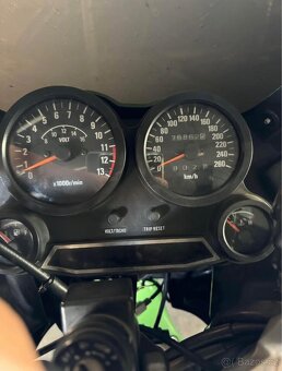 Kawasaki GPZ 600r - 6