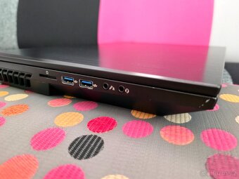 Výkonný herní notebook EUROCOM Sky Z7 - 6