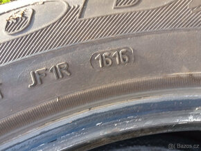 2 celoroční pneumatiky Goodyear 215/60/17 - 6