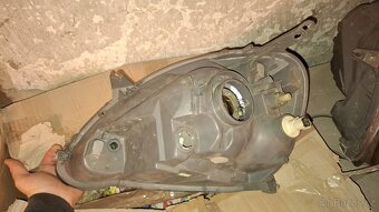 Toyota Yaris 2003-2006 přední světlomety - 6