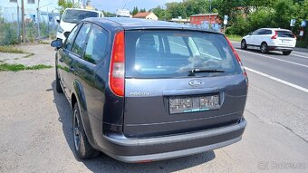 Ford Focus 1.6 16v rok 2005 klima - 6