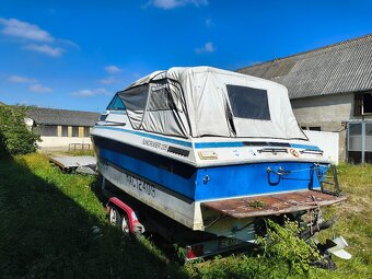 Kajutová motorová loď Wellcraft+přívěsný vozík - 6