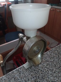 Univerzální ruční mlýnek Porkert - 6