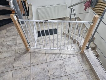 Prodám dětskou bezpečnostní zábranu na schodiště. - 6
