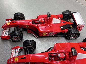 3x F1 FERRARI F2001 a F2000 SCHUMACHER HOTWHEELS 1:18 - 6