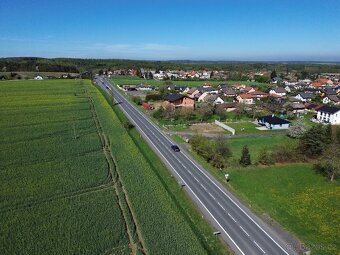 Komerční pozemek u hlavní silnice - 6